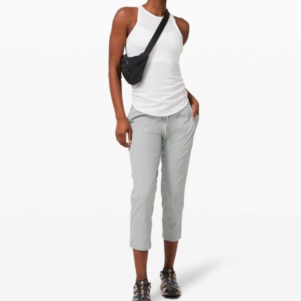 Lululemon Dance Studio Mid-Rise Crop 25” in color Silver Drop size 4